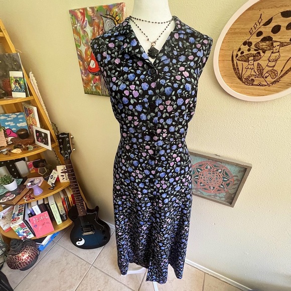 collared floral maxi dress 🪻 - Picture 4 of 5